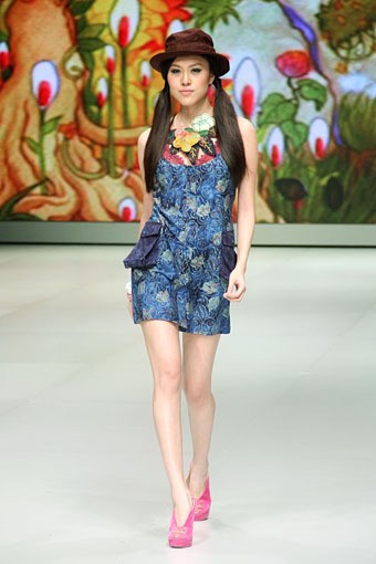 Jakarta, Indonesia - 17 Februari. Lennor by Lenny Agustin. Indonesia Fashion Week 2013 at Jakarta Convention Center. 17 Februari 2013. Senayan. Jakarta. [Foto: Mohammad Abduh/Wolipop]