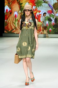 Jakarta, Indonesia - 17 Februari. Lennor by Lenny Agustin. Indonesia Fashion Week 2013 at Jakarta Convention Center. 17 Februari 2013. Senayan. Jakarta. [Foto: Mohammad Abduh/Wolipop]