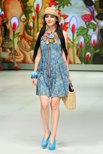 Jakarta, Indonesia - 17 Februari. Lennor by Lenny Agustin. Indonesia Fashion Week 2013 at Jakarta Convention Center. 17 Februari 2013. Senayan. Jakarta. [Foto: Mohammad Abduh/Wolipop]