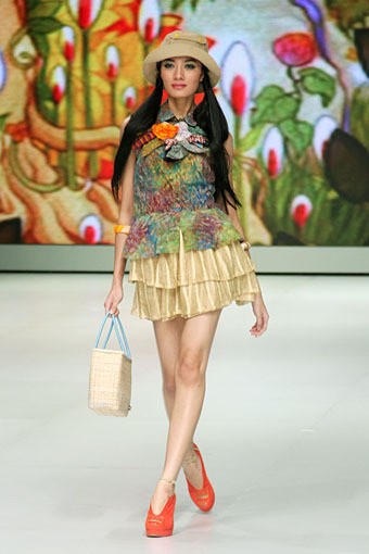 Jakarta, Indonesia - 17 Februari. Lennor by Lenny Agustin. Indonesia Fashion Week 2013 at Jakarta Convention Center. 17 Februari 2013. Senayan. Jakarta. [Foto: Mohammad Abduh/Wolipop]