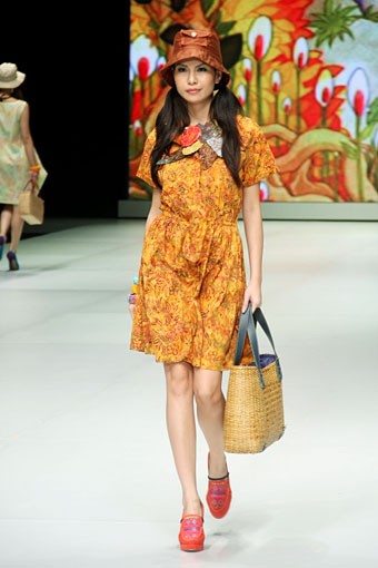 Jakarta, Indonesia - 17 Februari. Lennor by Lenny Agustin. Indonesia Fashion Week 2013 at Jakarta Convention Center. 17 Februari 2013. Senayan. Jakarta. [Foto: Mohammad Abduh/Wolipop]