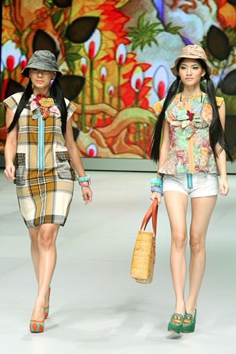 Jakarta, Indonesia - 17 Februari. Lennor by Lenny Agustin. Indonesia Fashion Week 2013 at Jakarta Convention Center. 17 Februari 2013. Senayan. Jakarta. [Foto: Mohammad Abduh/Wolipop]