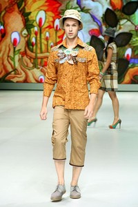 Jakarta, Indonesia - 17 Februari. Lennor by Lenny Agustin. Indonesia Fashion Week 2013 at Jakarta Convention Center. 17 Februari 2013. Senayan. Jakarta. [Foto: Mohammad Abduh/Wolipop]