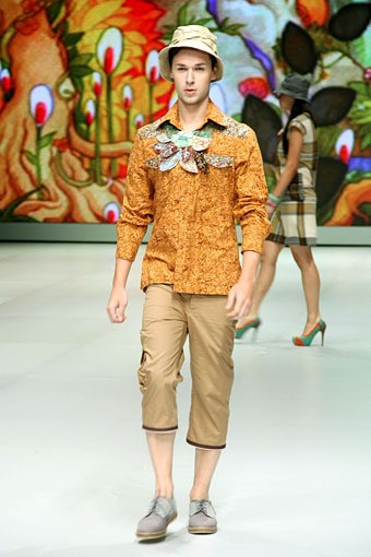 Jakarta, Indonesia - 17 Februari. Lennor by Lenny Agustin. Indonesia Fashion Week 2013 at Jakarta Convention Center. 17 Februari 2013. Senayan. Jakarta. [Foto: Mohammad Abduh/Wolipop]