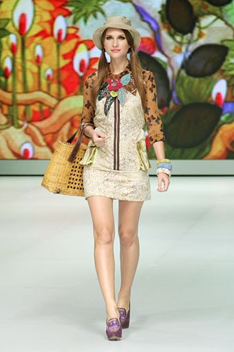 Jakarta, Indonesia - 17 Februari. Lennor by Lenny Agustin. Indonesia Fashion Week 2013 at Jakarta Convention Center. 17 Februari 2013. Senayan. Jakarta. [Foto: Mohammad Abduh/Wolipop]