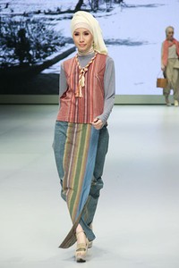 Jakarta, Indonesia - 17 Februari 2013. Reneo by Irna Mutiara Treasure Trove. Indonesia Fashion Week 2013 at Jakarta Convention Center. Senayan. Jakarta. [Foto: Mohammad Abduh/Wolipop]