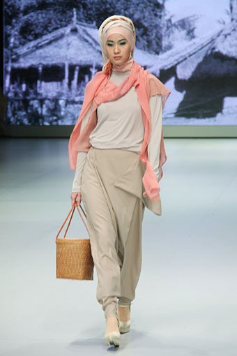 Jakarta, Indonesia - 17 Februari 2013. Reneo by Irna Mutiara Treasure Trove. Indonesia Fashion Week 2013 at Jakarta Convention Center. Senayan. Jakarta. [Foto: Mohammad Abduh/Wolipop]