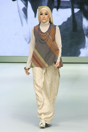 Jakarta, Indonesia - 17 Februari 2013. Reneo by Irna Mutiara Treasure Trove. Indonesia Fashion Week 2013 at Jakarta Convention Center. Senayan. Jakarta. [Foto: Mohammad Abduh/Wolipop]