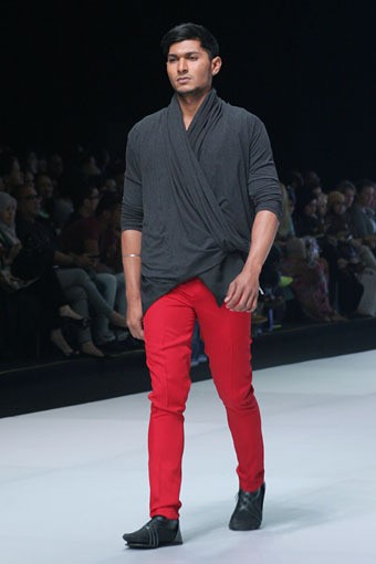 Jakarta, Indonesia - 16 Februari 2013. Oka Diputra Indonesia Fashion Week 2013 at Jakarta Convention Center. Senayan. Jakarta. [Foto: Mohammad Abduh/Wolipop]