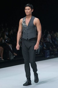 Jakarta, Indonesia - 16 Februari 2013. Oka Diputra Indonesia Fashion Week 2013 at Jakarta Convention Center. Senayan. Jakarta. [Foto: Mohammad Abduh/Wolipop]