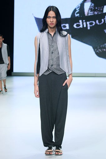 Jakarta, Indonesia - 16 Februari 2013. Oka Diputra Indonesia Fashion Week 2013 at Jakarta Convention Center. Senayan. Jakarta. [Foto: Mohammad Abduh/Wolipop]