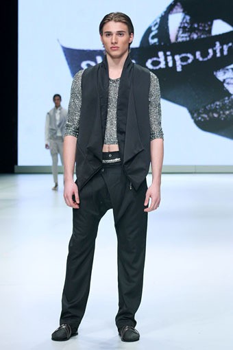 Jakarta, Indonesia - 16 Februari 2013. Oka Diputra Indonesia Fashion Week 2013 at Jakarta Convention Center. Senayan. Jakarta. [Foto: Mohammad Abduh/Wolipop]