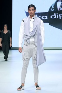 Jakarta, Indonesia - 16 Februari 2013. Oka Diputra Indonesia Fashion Week 2013 at Jakarta Convention Center. Senayan. Jakarta. [Foto: Mohammad Abduh/Wolipop]