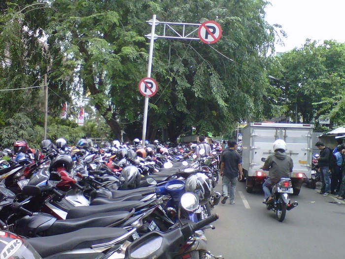 Lebih Baik Jadi Tukang Parkir daripada Jadi Gigolo