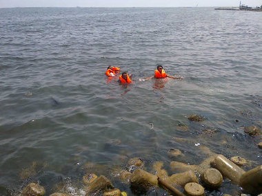 Jajal Life Jacket Bantuan Bakorkamla, Nelayan Muara Angke Terjun ke Laut