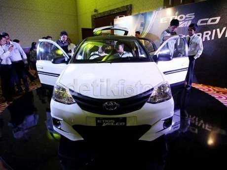 Ini Tanggapan Masyarakat Surabaya Soal Toyota Etios