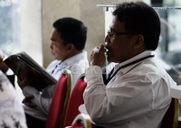 Prabowo Respatiyo menunggu diperiksa. Ramses/detikFoto.