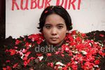 Kritik SBY, Gadis Cantik Kubur Diri