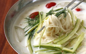 Slurppp... Gurihnya Kongguksu, Mie Kuah Dingin Khas Korea