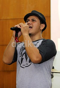 Tema 'Merdeka Sampai Mati' lebih ke apa yang kita ingin sampaikan dalam album nanti, ujar sang vokalis, Fadly.