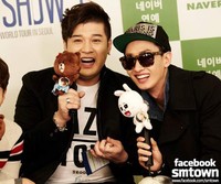 Shindong dan Eunhyuk tampak ceria. (SME).