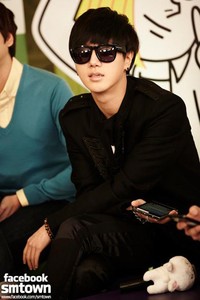 Yesung tampil serba hitam. (SME).