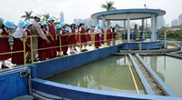 Para siswa SD mendapat pemaparan dari petugas di instalasi pengolahan air Palyja. (dok Palyja).