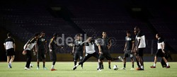 Timnas Arab Saudi melakukan latihan di Stadion Gelora Bung Karno, Senayan, Jakarta.