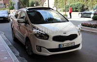 Mobil dengan 5 dan 7 kursi ini disiapkan bagi keluarga yang ingin tampil gaya setelah bekerja keras seharian demi masa depan yang lebih baik. Istilahnya stylish family car untuk kehidupan modern. Itu filosofi KIA soal mobil ini.