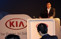 General Manager Global Public Relations KIA Michael Choo  memberikan sambutan dalam press briefing di Monte Carlo.