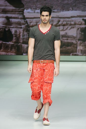 Jakarta, Indonesia - 16 Februari. Dwico by Dwi Iskandar New Beginning. Indonesia Fashion Week 2013 at Jakarta Convention Center. 16 Februari 2013. Senayan. Jakarta. [Foto: Mohammad Abduh/Wolipop]