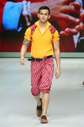 Jakarta, Indonesia - 16 Februari. Dwico by Dwi Iskandar New Beginning. Indonesia Fashion Week 2013 at Jakarta Convention Center. 16 Februari 2013. Senayan. Jakarta. [Foto: Mohammad Abduh/Wolipop]