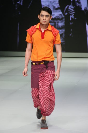 Jakarta, Indonesia - 16 Februari. Dwico by Dwi Iskandar New Beginning. Indonesia Fashion Week 2013 at Jakarta Convention Center. 16 Februari 2013. Senayan. Jakarta. [Foto: Mohammad Abduh/Wolipop]
