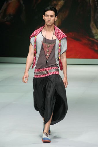 Jakarta, Indonesia - 16 Februari. Dwico by Dwi Iskandar New Beginning. Indonesia Fashion Week 2013 at Jakarta Convention Center. 16 Februari 2013. Senayan. Jakarta. [Foto: Mohammad Abduh/Wolipop]