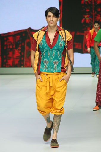 Jakarta, Indonesia - 16 Februari. Dwico by Dwi Iskandar New Beginning. Indonesia Fashion Week 2013 at Jakarta Convention Center. 16 Februari 2013. Senayan. Jakarta. [Foto: Mohammad Abduh/Wolipop]