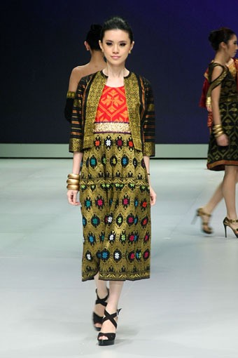 Jakarta, Indonesia - 16 Februari. Linda Hamidy Grander Glamorous Tales. Indonesia Fashion Week 2013 at Jakarta Convention Center. 16 Februari 2013. Senayan. Jakarta. [Foto: Mohammad Abduh/Wolipop]