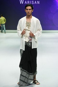 Jakarta, Indonesia - 17 Februari, Epoel Daeng Hasanung Warisan. Indonesia Fashion Week 2013 at Jakarta Convention Center. 17 Februari 2013. Senayan. Jakarta. [Foto: Mohammad Abduh/Wolipop]