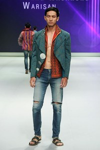 Jakarta, Indonesia - 17 Februari, Epoel Daeng Hasanung Warisan. Indonesia Fashion Week 2013 at Jakarta Convention Center. 17 Februari 2013. Senayan. Jakarta. [Foto: Mohammad Abduh/Wolipop]