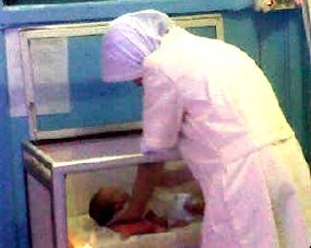 Bayi Perempuan 2 Bulan Ditemukan Dalam Kardus