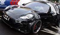 Bodi depan dari Porsche Panamera hitam yang dikemudikan Danny Leonardi terlihat hancur. Ramses/detikfoto