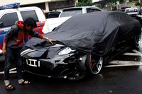 Pengemudi Porsche Panamera dengan plat nomor B 88 DAN, membawa 500 butir Happy Five, sejenis narkoba. Ramses/detikfoto