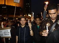 Pembantaian empat tahanan Kepolisian Daerah Istimewa Yogyakarta oleh kelompok bersenjata di Lembaga Pemasyarakatan (Lapas) Cebongan, Sleman, Yogyakarta, Sabtu dini hari (23/2), merupakan bukti bahwa kedudukan negara lemah di hadapan kelompok-kelompok tertentu. Ramses/detikfoto
