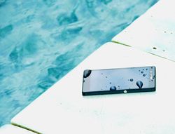 Ketika Sony Xperia Z Diajak Basah-basahan