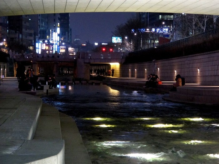 Begini Cara Nongkrong Romantis di Seoul Saat Malam