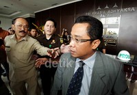 Tim kuasa hukum Susno memasuki gedung Kejaksaan Negeri Jakarta Selatan.