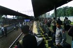 Rel di Stasiun Bekasi Diduduki Pendemo
