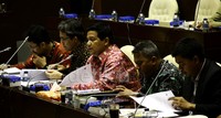     Rapat tersebut membahas perkembangan tahapan Pemilu 2014 dan peraturan-peraturan KPU. Ramses/detikFoto.