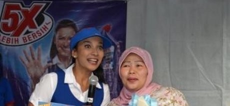 Shahnaz Haque Ajak Ibu-ibu Medan Senam Pagi