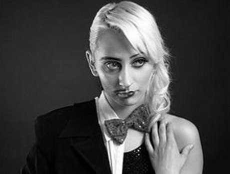 Mendulang Rupiah Lewat Peran Banci