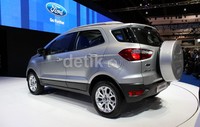 EcoSport dilengkapi fitur smart keyless entry, dan Ford power start yang memudahkan untuk menghidupkan mesin 1.500 cc-nya. Fitur cerdas lainnya yakni bluetooth, USB, rear parking sensor, danhill launch assist. Selain itu Ford EcoSport juga sudah dilengkapi dengan ABS, ESP dan dual front airbag side curtain airbag.